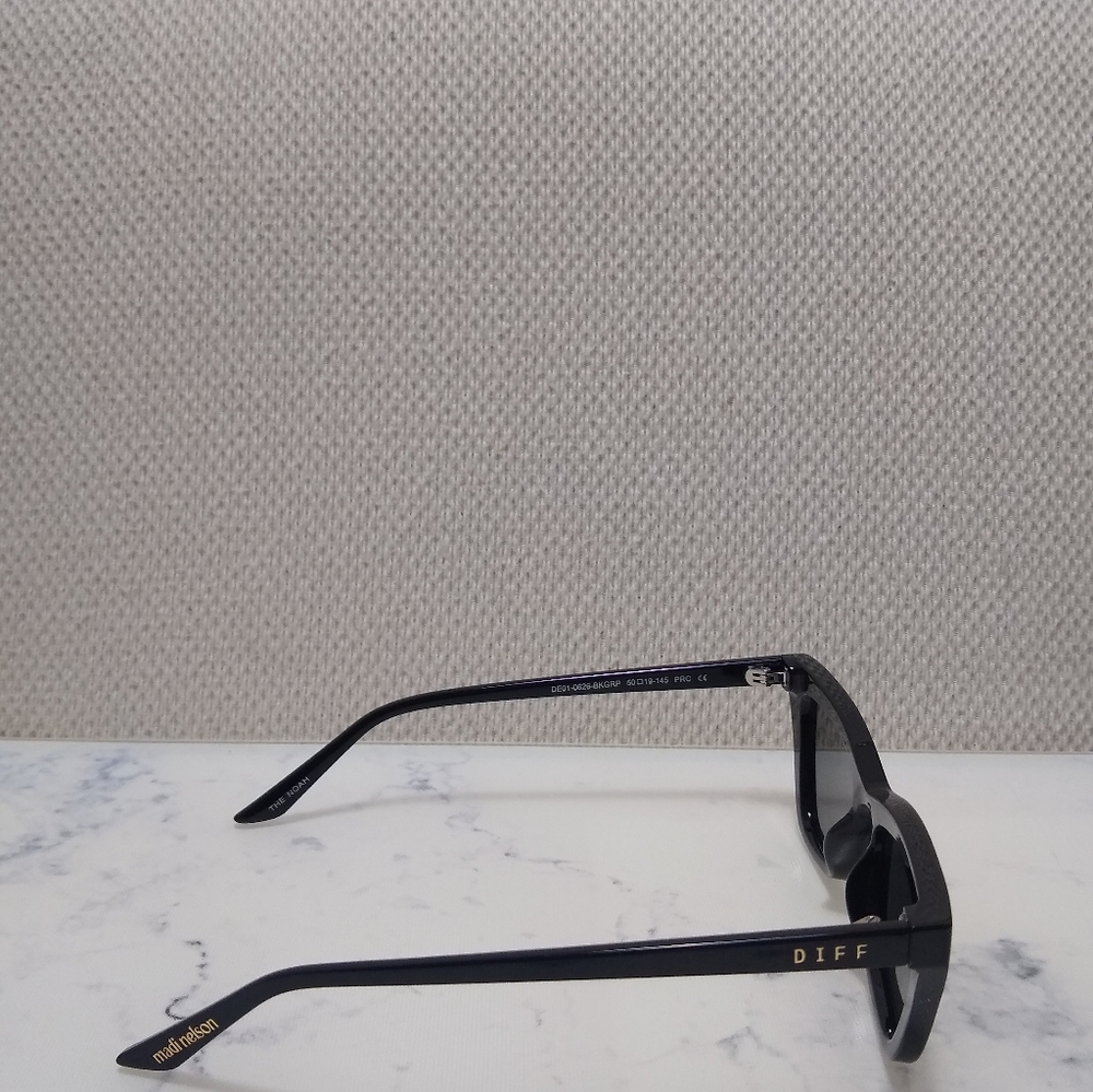 Diff x Madi Nelson The Noah Sunglasses Black Grey Polarized Lenses New In Box - Picture 3 of 8